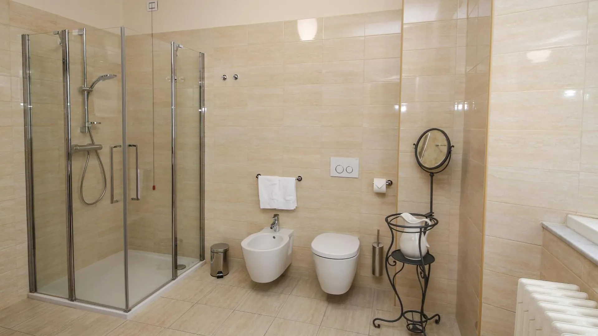 *** Guest house Foresteria La Torretta Fino Mornasco Italy